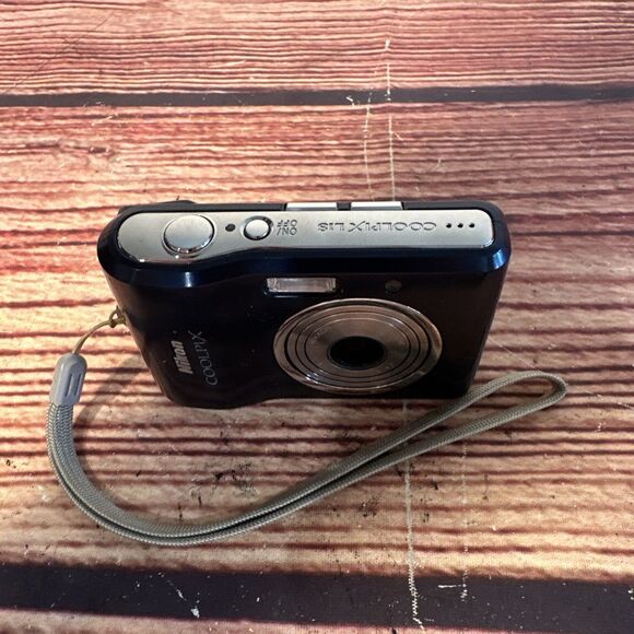 Nikon Coolpix L18 8MP 3X Zoom Compact Digital Camera Blue - Parts - Picture 3 of 7
